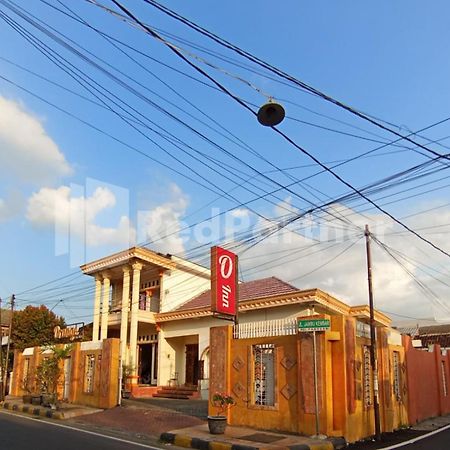 Orange Inn Redpartner Madiun Exterior photo